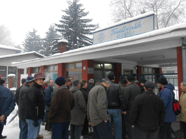 Посланик узео машине да намири дуг